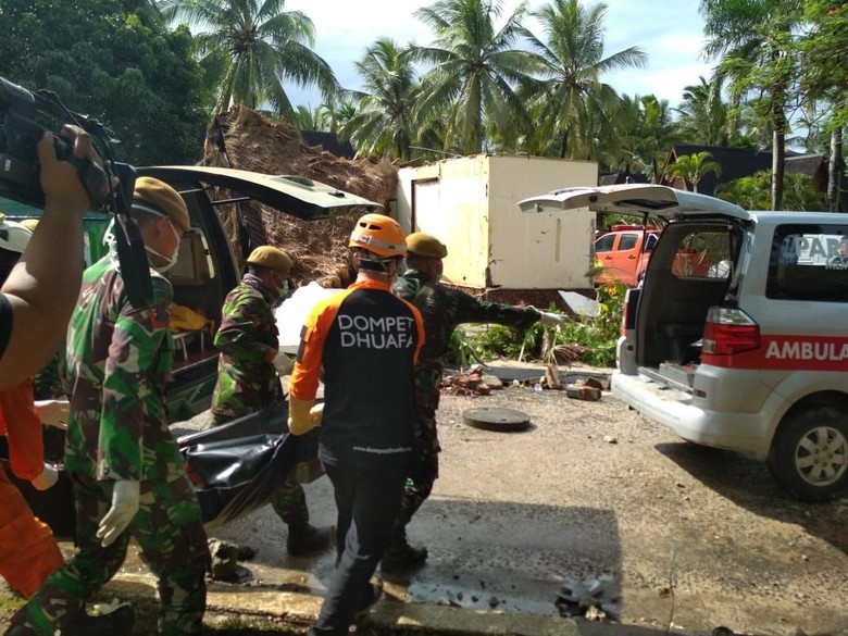Korban Tsunami Anyer Bisa Manfaatkan Posko Kesehatan Dompet Dhuafa Korban Tsunami Anyer Bisa Manfaatkan Posko Kesehatan Dompet Dhuafa