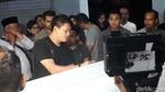 Suasana Tahlilan untuk Istri Ifan dan Andi Seventeen di Bandara