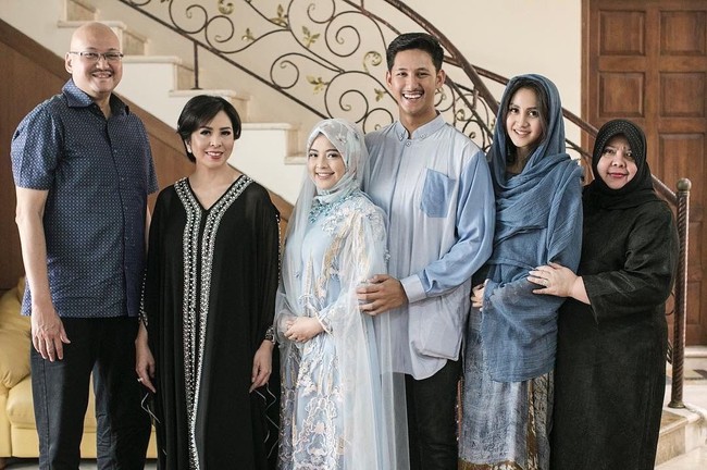 Pasangan ini selalu mencuri perhatian karena kerap tampil romantis di Instagram. Foto-fotonya saat bulan madupun sempat viral. Foto: Instagram/@therightwave