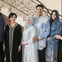 Pasangan ini selalu mencuri perhatian karena kerap tampil romantis di Instagram. Foto-fotonya saat bulan madupun sempat viral. Foto: Instagram/@therightwave