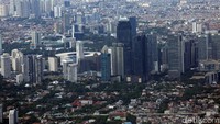 Pemandangan Kota Jakarta dari udara, Jakarta, Senin (24/12/2018).