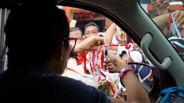 Dipaksa Turun dari Mobil, Massa Cegat Sandi Uno di Jeneponto