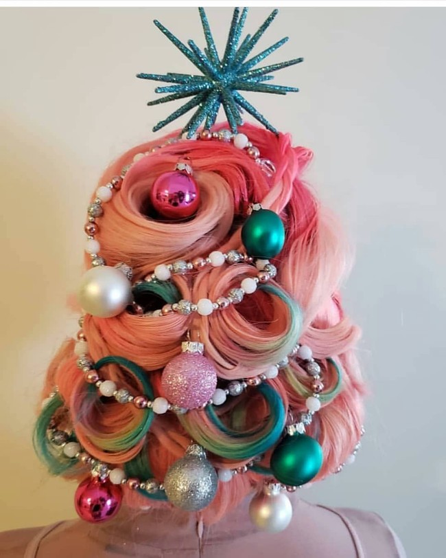  Tak sedikit wanita yang tampil maksimal dan pergi ke salon untuk menata rambutnya dan memeriahkan Natal dengan suka cita. Foto: Instagram