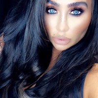  Rupanya bukan hanya sekali, tetapi Lauren juga kerap jadi sensasi dan dihujat netizen karena mengedit dan melakukan Photoshop di foto lainnya. Foto: Instagram @laurenrosegoodger