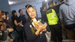 Senyum Ikhlas Ibunda Dylan Sahara