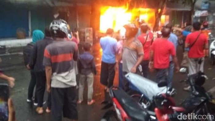 Kios Pasar Bunder Sragen Terbakar, Diduga Akibat Korsleting