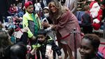 So Sweet! Rayakan Natal, Melania Trump Bacakan Cerita Pada Anak-anak di RS