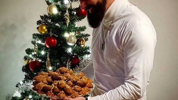 Melomakarona adalah kue khas Natal di Yunani. Ini adalah kue kering yang manis dan mengandung madu. Foto: Instagram @ceo_nikolaidis via Bright Side