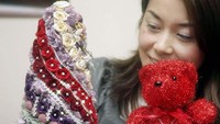 Pohon Natal Mini dari Takashimaya Department Store seharga US$ 1,8 juta atau Rp 26 miliar, mengandung liontin berlian. Istimewa/financesonline.com.