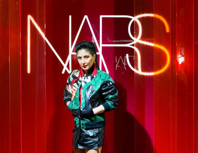 Band saya muncul sekitar 11 tahun yang lalu. Itu drummer saya, yang juga pemimpin band, ungkap Josie kepada Huffington Post saat menceritakan bandnya yang bernama Josie Ho & the Uni Boys. Foto: Instagram @josie_ho_chiu