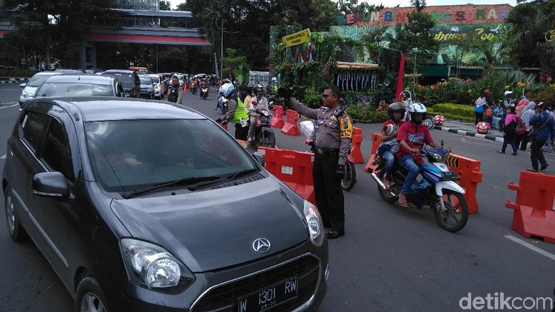 Ribuan Wisatawan Habiskan Libur Natal di KBS, Arus Lalin Macet Ribuan Wisatawan Habiskan Libur Natal di KBS, Arus Lalin Macet