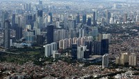 Pemandangan hutan beton ini menjadi daya tarik tersediri yang dimiliki Jakarta.