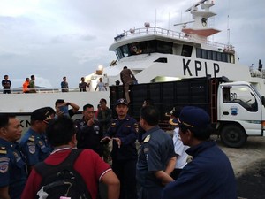 Kapal Kemenhub Bawa Bantuan ke Pulau Sebesi dan Sebuku Pasca Tsunami