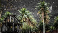 Di belakang Park Albanoel, lanskap lembah dan air terjun menambah kecantikannya. Namun, bagi yang mau menjelajahinya lebih jauh harap berhati-hati (CNN Travel/Christopher Jones)