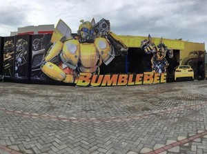 Unik, Pos Pengamanan Natal dan Tahun Baru ini Berkonsep Bumblebee