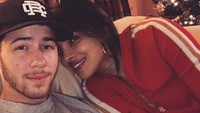 Selain itu Nick ternyata ingin berduaan dengan sang istri, Priyanka dan juga seekor anjing miliknya. Dok. Instagram