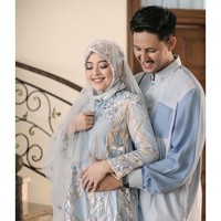 Pada Sabtu (22/12/2018), Tasya dan Randi mengadakan pengajian empat bulanan di rumahnya. Keduanya kompak memakai busana muslim. Foto: Instagram/@therightwave