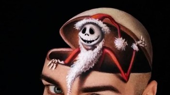 Dia adalah Luca Luce seniman pria asal Italia yang berprofesi sebagai makeup artist. Foto: Instagram @lucaluceaetgallery_makeup