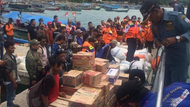 Kapal Kemenhub Bawa Bantuan ke Pulau Sebesi dan Sebuku Pasca Tsunami