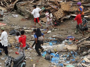 Pengungsi Tsunami Banten di Bukit Dekat Ujung Kulon Butuh Bantuan