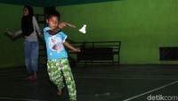 Servis yang kurang sempurna, bolah jatuh di lapangan sendiri.