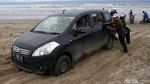 Begini Perjuangan Menuju Lokasi Tsunami Kecamatan Sumur