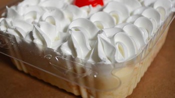 Meksiko punya kue yang sangat populer saat Natal bernama tres leches. Kue ini dibuat dari tiga macam susu yakni susu evaporasi, susu kental dan krim kental. Foto: Instagram @fifipostrescaseros via Bright Side
