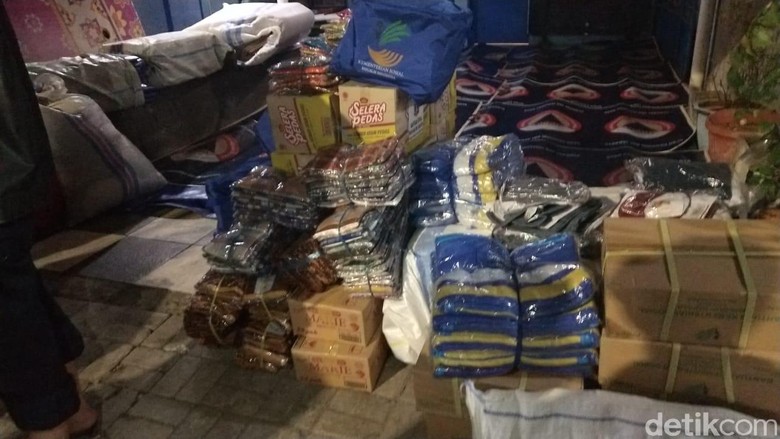 Bantuan untuk Pengungsi Korban Kebakaran Kemayoran Mulai Datang Bantuan untuk Pengungsi Korban Kebakaran Kemayoran Mulai Datang