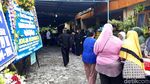 Tangis Istri Iringi Kepulangan Jenazah Andi Seventeen