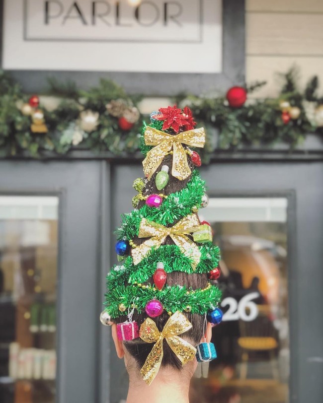 Peace, joy & good hair 🎄🎁🌟, begitu keterangan yang ditulis oleh wanita dengan nama akun Instagram Chelsea Bumbaugh. Foto: Instagram