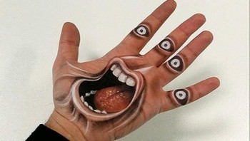 Dia juga tak hanya pandai bermain teknik makeup 3D di wajah, di tangan pun Luca bisa lakukan. Foto: Instagram @lucaluceaetgallery_makeup