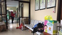 Korban mendapat pertolongan pertama di tempat ini, sebelum dirujuk dan dievakuasi ke rumah sakit yang lebih lengkap fasilitasnya. (Foto: Uyung/detikHealth)