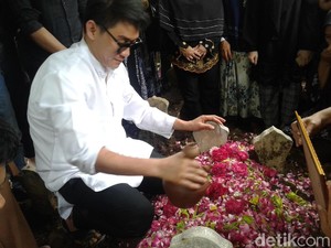 Suasana Haru Selimuti Pemakaman Dylan Sahara