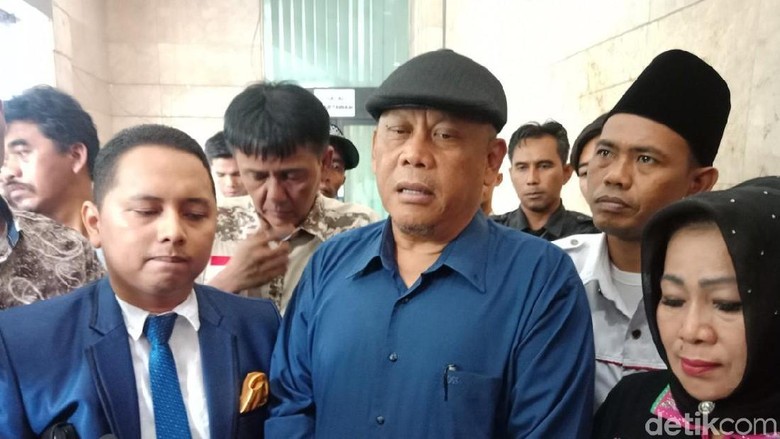 Eggi Sudjana Ancam Duduki Bawaslu Jika Laporan soal Jokowi Tak Direspons Eggi Sudjana Ancam Duduki Bawaslu Jika Laporan soal Jokowi Tak Direspons