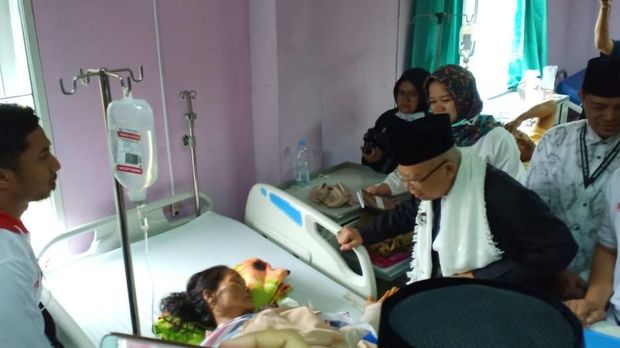 Ma'ruf temui korban tsunami Selat Sunda