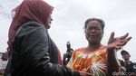 Tangisan Warga Korban Tsunami saat Curhat ke Bupati Pandeglang