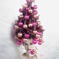 Bagaimana menurutmu dengan tampilan gaya rambut yang berbentuk pohon Natal ini? Foto: Instagram