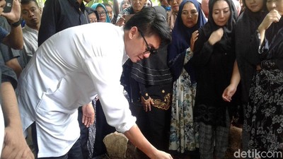 Masih Tentang Duka Ifan Kehilangan Seventeen karena Tsunami