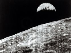 Kumpulan Earthrise, Momen Bumi Terbit di Cakrawala Bulan