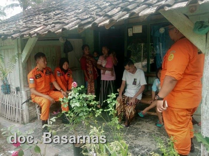 Basarnas Evakuasi Wn Malaysia Korban Tsunami Di Kalianda Lampung