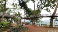 Obyek wisata ini masih dikelola secara swadaya oleh masyarakat setempat. Belum ada tiket masuk resmi ke kawasan ini, hanya sumbangan seikhlasnya saja. (Dadang/detikTravel)