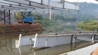 Jembatan Tol Kalikuto. Cross girder atau struktur baja penyangga jembatan Kali Kuto proyek tol Batang-Semarang ambrol. Insiden di tol milik Waskita Karya ini terjadi pada 13 Juli 2018. Istimewa