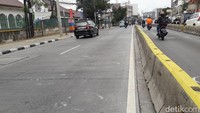 Warga sudah bisa leluasa melintas di jalan satu arah ini (Foto: Isal Mawardi/detikcom)