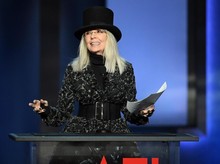 Keluarga Ungkap Penyebab Kematian Diane Keaton