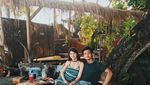 Makan Es Kelapa di Vietnam, Ini Momen Kulineran Cassandra Lee