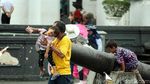 Meski Hujan, Warga Antusias Berlibur di Kota Tua