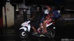 Kasihan! Hujan Deras Pengungsi Tsunami Tidak Bisa Tidur