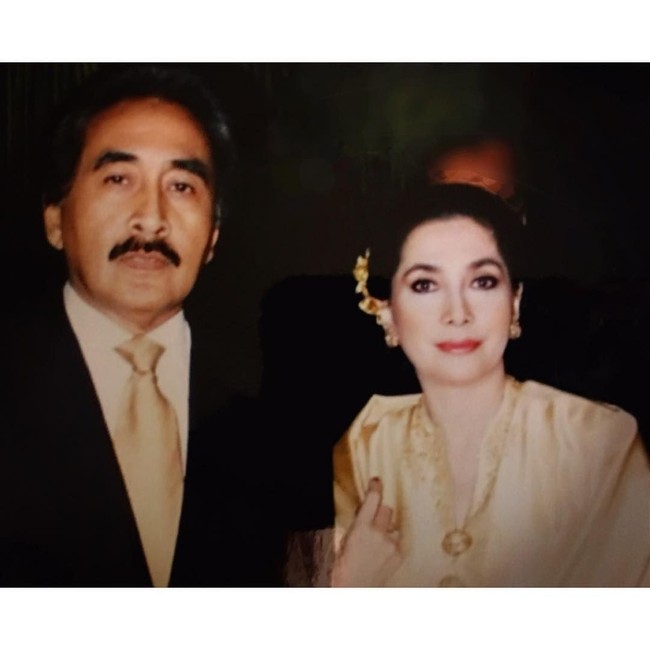 Kecelakaan juga merenggut nyawa aktor Sophan Sophiaan yang merupakan suami dari aktris Widyawati. Sophan meninggal dunia di saat touring. Aktor legendaris itu terjatuh dari Harley yang ditungganginya di kawasan hutan Widodaren di perbatasan Ngawi, Jawa Timur, dan Sragen, Jawa Tengah. Widyawati sendiri ikut dalam rombongan tersebut namun naik mobil bersama tim touring lainnya. Saat itu Widyawati pun begitu sedih mengetahui ditinggal pergi selamanya oleh belahan jiwanya. Foto: Dok. Instagram