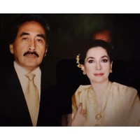 Kecelakaan juga merenggut nyawa aktor Sophan Sophiaan yang merupakan suami dari aktris Widyawati. Sophan meninggal dunia di saat touring. Aktor legendaris itu terjatuh dari Harley yang ditungganginya di kawasan hutan Widodaren di perbatasan Ngawi, Jawa Timur, dan Sragen, Jawa Tengah. Widyawati sendiri ikut dalam rombongan tersebut namun naik mobil bersama tim touring lainnya. Saat itu Widyawati pun begitu sedih mengetahui ditinggal pergi selamanya oleh belahan jiwanya. Foto: Dok. Instagram