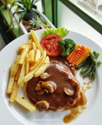 Sirloin Steak yang Lembut Juicy Bisa Disantap di 5 Restoran Ini